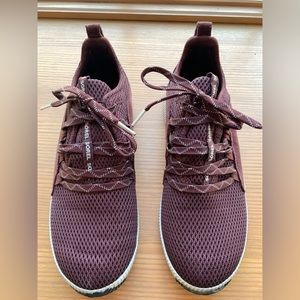 Sorel Out N About waterproof shoes. Burgundy size 9.5 EUC